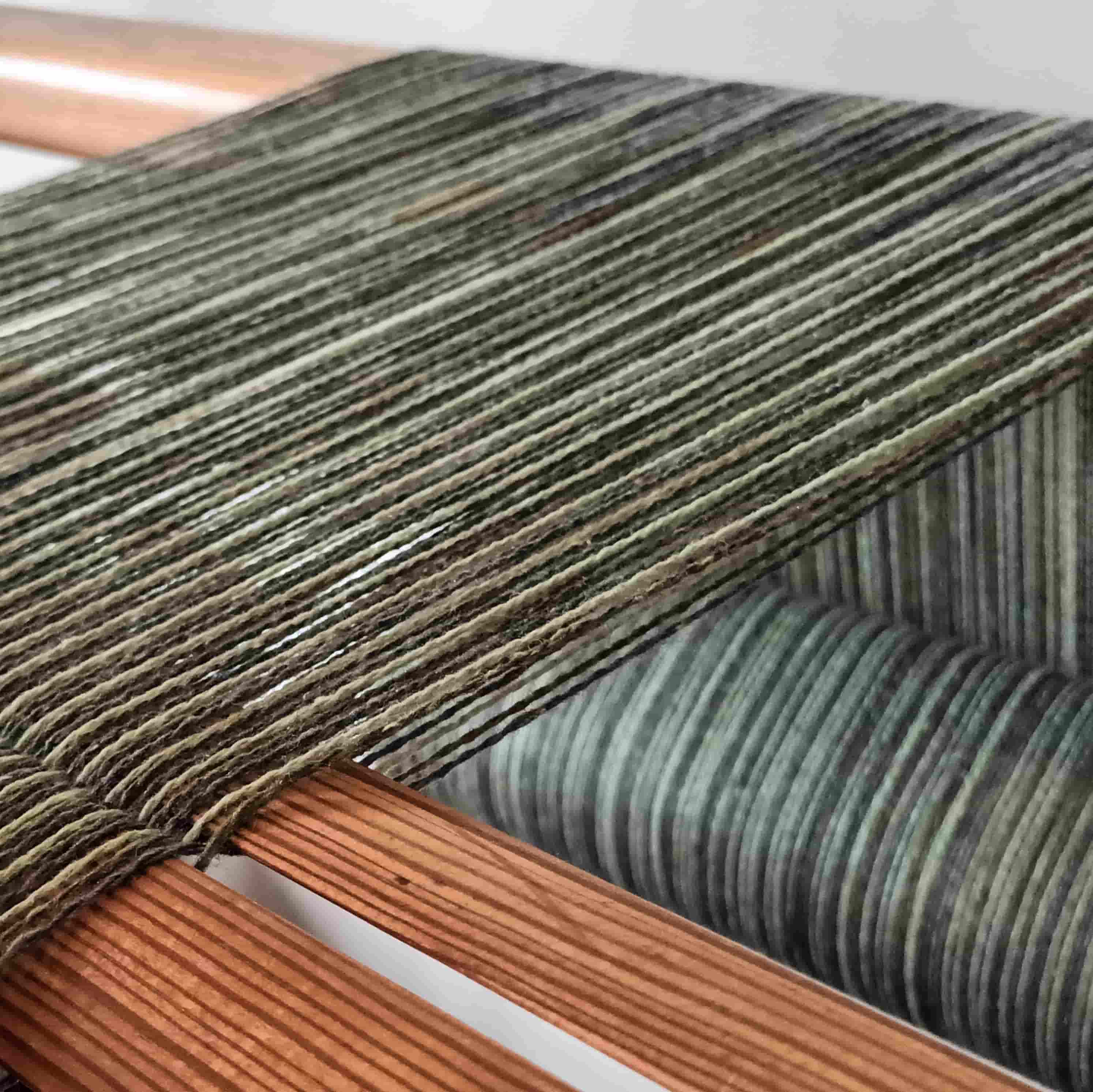 Chaine tricolore en laine - métier à cadres