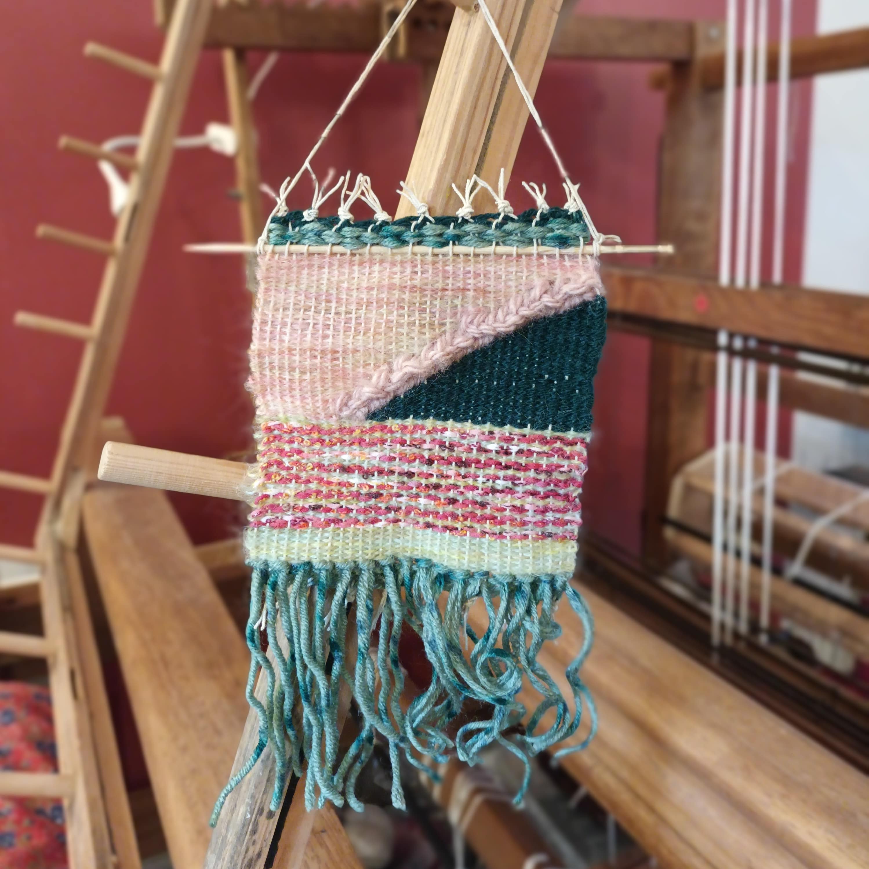 Tissage sur métier à tisser à peigne basculant